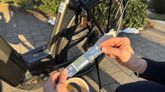 Aufkleber Fahrradregistrierung in der Fahrradhalterdatei der Polizei.