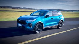 Haval Jolion Pro fährt über eine Straße. 