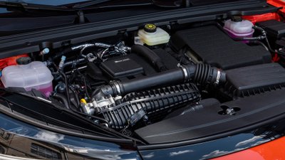 BYD Dolphin G DM-i Test – Blick auf den Motor.
