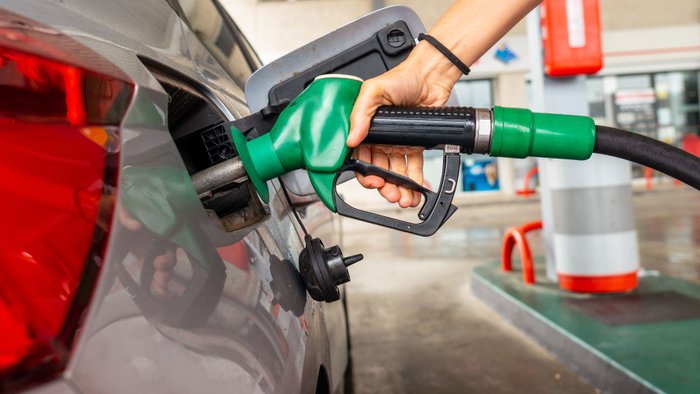 Zapfpistole an einer Tankstelle