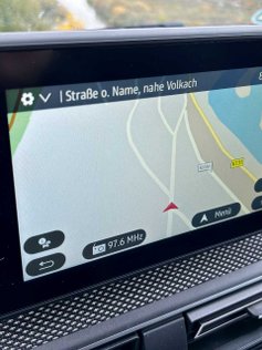 Navigationssystem eines Autos.