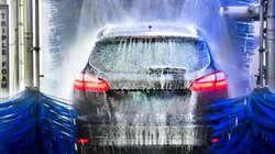 Auto in der Waschanlage