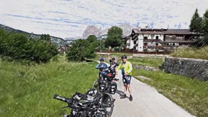 Ein Oldtimer auf einem Abschleppwagen.