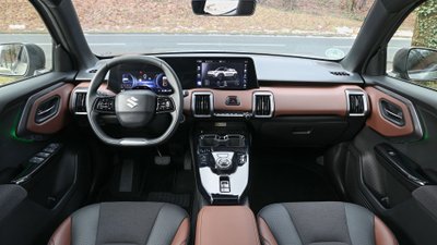Cockpit des Suzuki eVitara