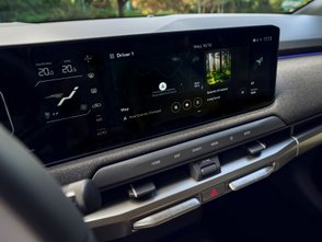 Bildschirm im Cockpit des Kia EV3. 