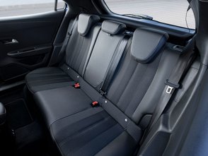 Blick auf die Rückbank des Opel Mokka.