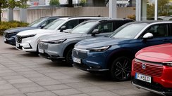 Reihe von Honda-Modellen mit dem HR-V im Vordergrund