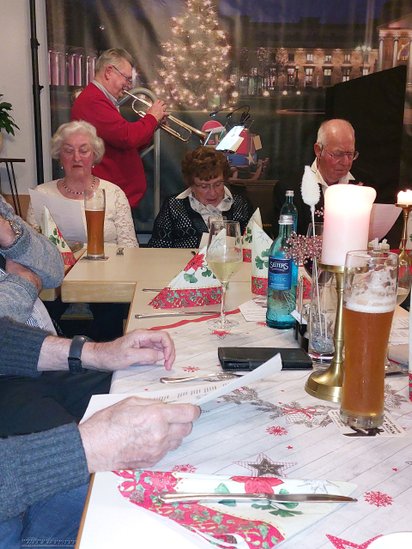 Alle singen bei OC Veranstaltung Wiesbaden.