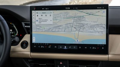 Blick auf den Bildschirm des Mazda CX-5. 