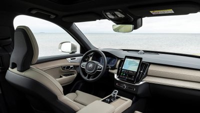 Blick in das Cockpit des Volvo XC90 PHEV 
