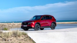 Mazda CX-5 vor dem Meer 