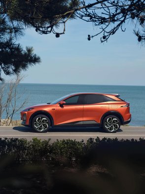 Changan Deepal S07 in der Seitenansicht.