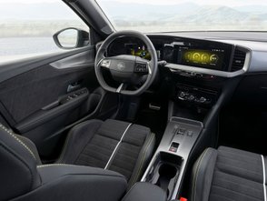 Cockpitansicht des Opel Mokka GSE. 