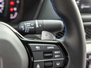 Lenkrad mit Schaltwippe des Honda Prelude.