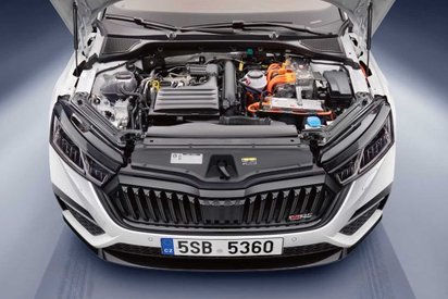 Motorraum eines Pkw.