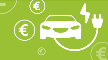 Ein gezeichnetes Auto mit einem Ladekabel auf grünem Hintergrund, außen herum Euro Zeichen in Kreisen.
