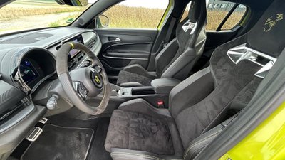 Innenraum des Abarth 600e. 