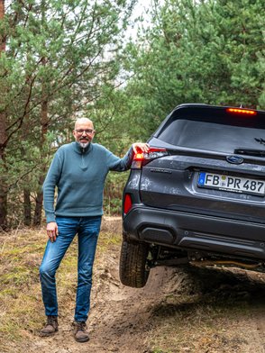 Subaru Forester im Gelände. 