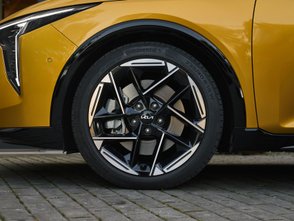 Leichtmetallräder des Kia K4. 