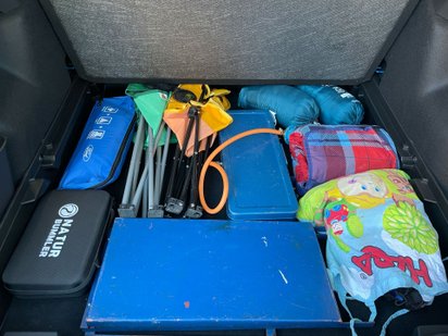 Unter der Kofferraum-Abdeckung ist noch Platz für weiteres Gepäck.