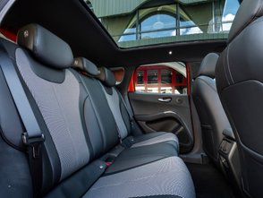 BYD Dolphin G DM-i Test – Blick auf die Rückbank.