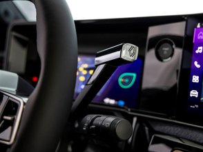 Blick auf den Automatikwählhebel des Renault 4 E-Tech .