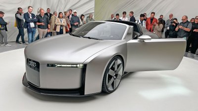 Audi Concept C wird auf einem IAA-Messestand gezeigt.