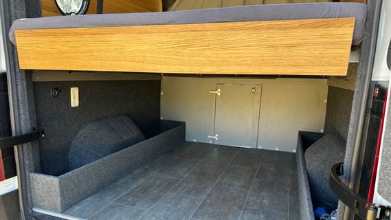 Eifelland Nissan Interstar.