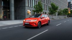 BYD Dolphin G DM-i Test – Fahrt durch die Stadt.