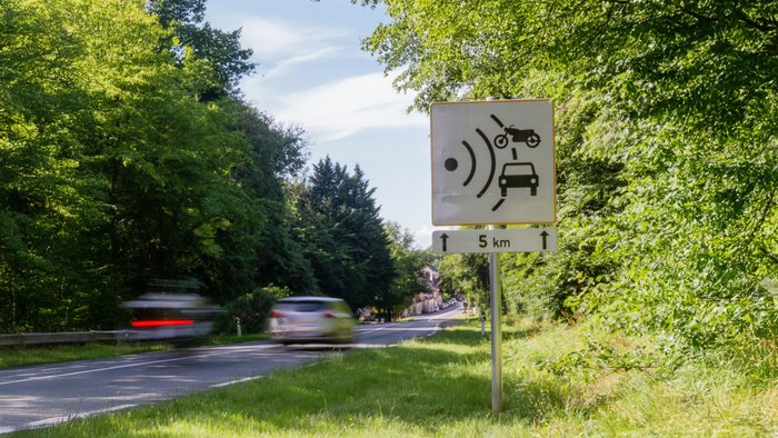Warnschild Radarkontrolle Frankreich.