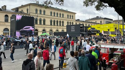Reges IAA-Treiben auf der Ludwigstraße in München.