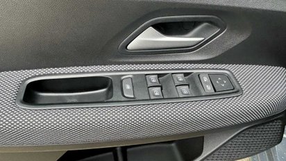 Dacia Fensterheber.