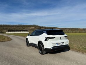Heckansicht des Renault Scenic E-Tech 220