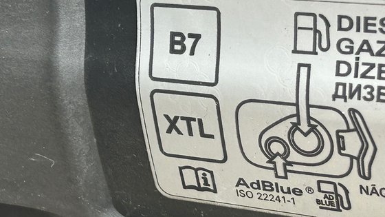 Aufkleber im Tankdeckel