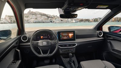 Blick in das Cockpit des Seat Ibiza 2026.