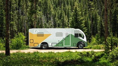 Thor Test Vehicle parkt in einem Wald.
