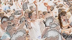 Feiernde Jugendliche während einer Romwallfahrt.