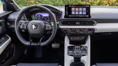 Einblick ins Cockpit des Honda Prelude.