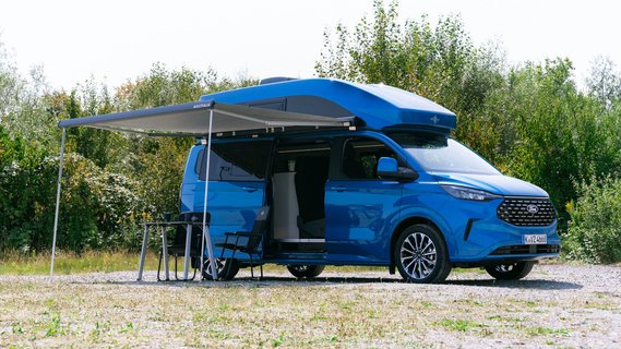 Ford Nugget mit Hochdach.