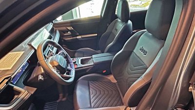 Innenansicht des Jeep Compass.