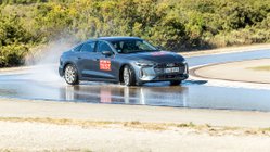 Audi A5 auf einer Teststrecke beim ARBÖ-Sommerreifentest 2026.