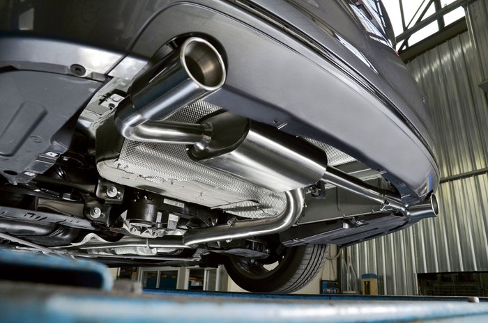 Auto von unten.