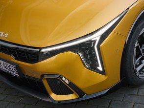 LED-Scheinwerfer des Kia K4. 