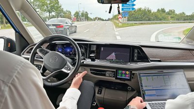 Autonomes Fahren im Forschungsfahrzeug Edgar der TU München.