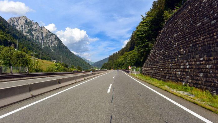 Arlberger Schnellstraße S16 in Vorarlberg/Österreich (Richtung Arlberg)