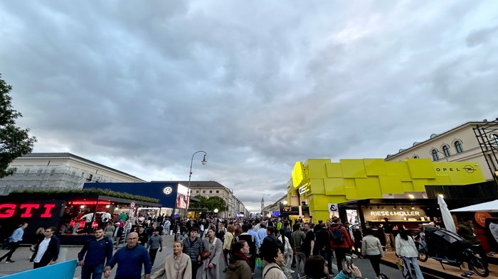 Ludwigstraße in München bei der IAA 2025.