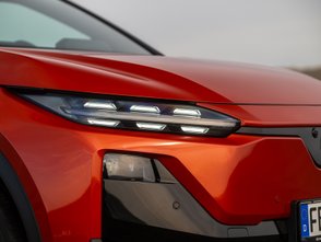 Die LED-Scheinwerfer des Subaru Uncharted. 
