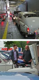 Autos auf einer Autofähre.