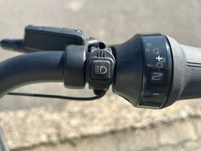Schalter am Fahrradlenker. 