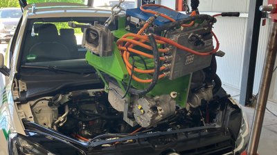 Einbau einer Elektro-Antriebseinheit in einen VW Golf 7.